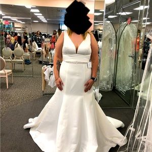 David’s Bridal Trumpet style wedding dress